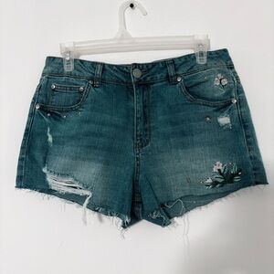 Almost Famous Women’s High Rise Denim Shorts Distressed Size 11 Floral